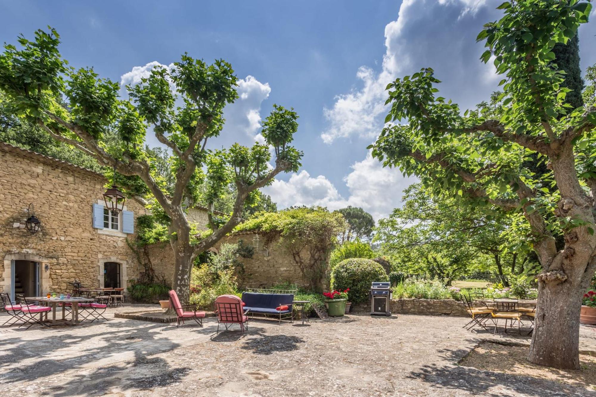 La Maison Des Artistes Menerbes Exterior photo